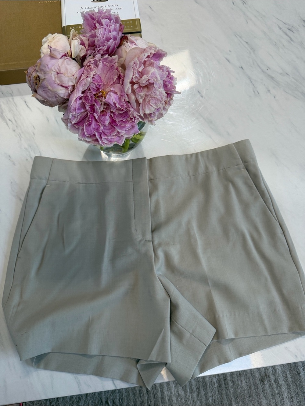 Theory Women’s Flat-Front Dress Shorts in Light Khaki, Sz 10 /Like New